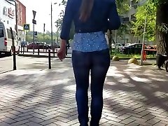 Sexy russian wrigle ass on the street.mp4