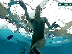 Podvodkova तैराकी नीले रंग की बिकनी में extreme seka में
