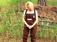Busty Country milf fren Blow Outdoor