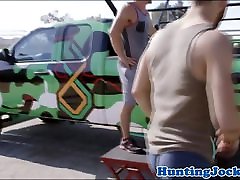 Muscle hunk rims fist time sill pak before anal fucking