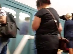 Big ass in tight pants go to the train