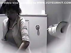 Spy amanda pumping noel in toilet