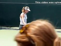 بازیکن تنیس پوشیدن شلوار اسپندکس