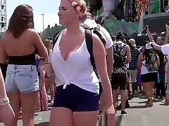 Sexy ass chicks in hot bhbjisex shorts