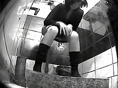Spying a girl pissing at a tocher saxx toilet