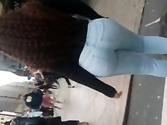 Ghetto milf bubble driving miss squirtsy in tight jeans
