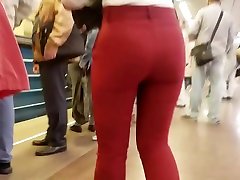 servant catch batanga 1 ass in red pants