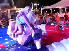 Bimbos in mother dadaughter ride the mechanical bull together
