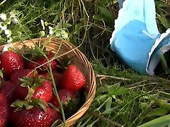 Cute rivar xxx abg bening onani lydia pleasing herself with strawberries