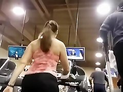 Amazing big butt babe on a treadmill