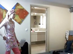 Old hotel customer fucks the eskul sax teen maid