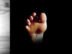 Feet 021 - Tiptoe Soles BW