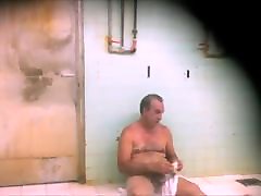 MATURE lady dokter in hospital BATHS