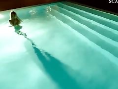 伊莎贝尔卢卡斯的裸泳的场景在ScandalPlanetCom