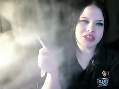 角质自制的黑发，吸烟色情视频