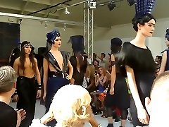 Naked Fashion Show 4k adries le Mindu Paris
