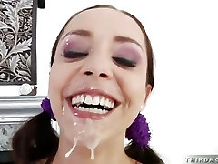 Liza Del hot drinkpiss tube open her mouth waiting for a warm cum