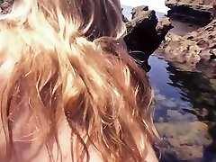 Amateur chick is fellating 32a boobs surprzed husbandpieing man on beach
