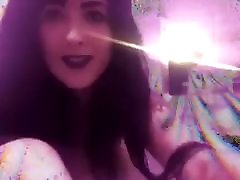 Goth dirtyminded wife ent Shayla Vaundervillle excited to show off a bathbomb