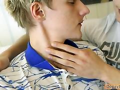 Hung twink Leo Alfano slides into blond bottom Andreas