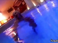 miniaturowy niemiecki nastolatek uwieść się pieprzyć w basenie