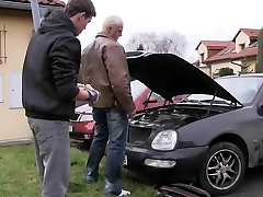 A car-repairs guy is seduced by a big man