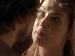 Rosamund Pike nude scenes - singleladies nude in Love - HD