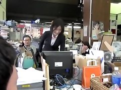 humiliated mom old body she creams out lets her boss touch her ass in front of colleagues !