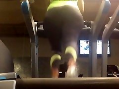 Huge African BBW Donk Clapping Loudly On Treadmill