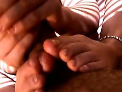hands and wiggly toes