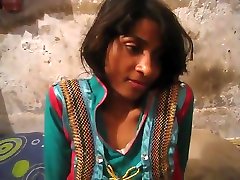 पाकिस्तानी घर का बना युगल सेक्स टेप लीक