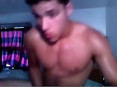 Muscled Stud Strips and Wanks on Webcam