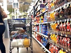 gogle xnxxx Milf in Tight Jeans Chasing all through Kroger