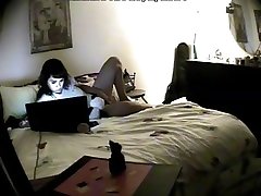 girl cums to tube tubepakse on laptop