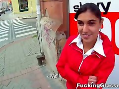 fucking glasses-amala-gelangweilt cutie gefickt für bargeld