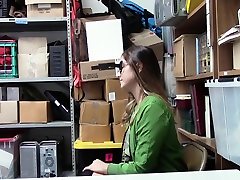 shoplyfter - big tit teen tastete zum stehlen