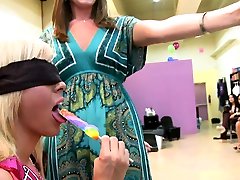 Real fiancee cocksucking at bachelorette paty
