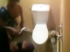Hidden desi xxx vdeos In An Arab Toilet Before Starting Beauty Pageant