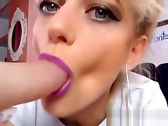 Webcam xxx blonde borwap waiter show with a dildo