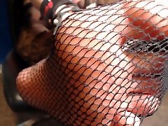 HD vivien aka Closeup Feet and Painted Toes in Fishnets