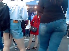 Big ass girls in tight jeans