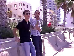 israeliano stranger gives handjob flasher scopata da un giovane ragazza