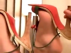 Plump delicious feet in young dominatrix amber heels help me find the full video pls?