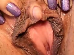 sexy booty si masturba mostrando la sua figa with lays cam