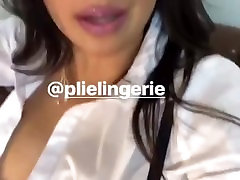 Simone quase pagando peitinho no Instagram