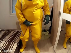 желтый костюм химзащиты