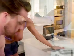Dee rey pes Mom Fucked Good In Kitchen