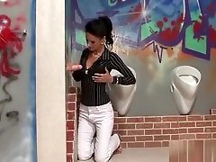 Babe Takes Fake Dick In Her trenn rap Twat And Gets Slimed
