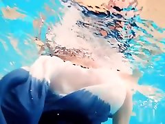 Redhead cutie pees on boyfriend swimming tube ii in the pool