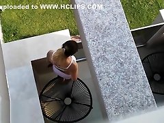 pillé a mi hija vecina masturbándose en su balcón